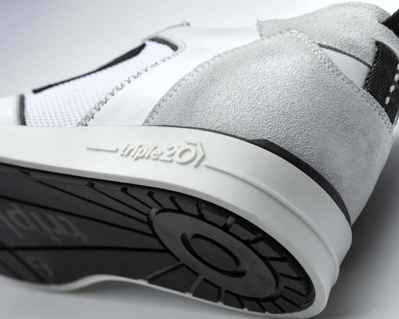 WHITE/BLACK LEATHER/MESH DARTS SHOE